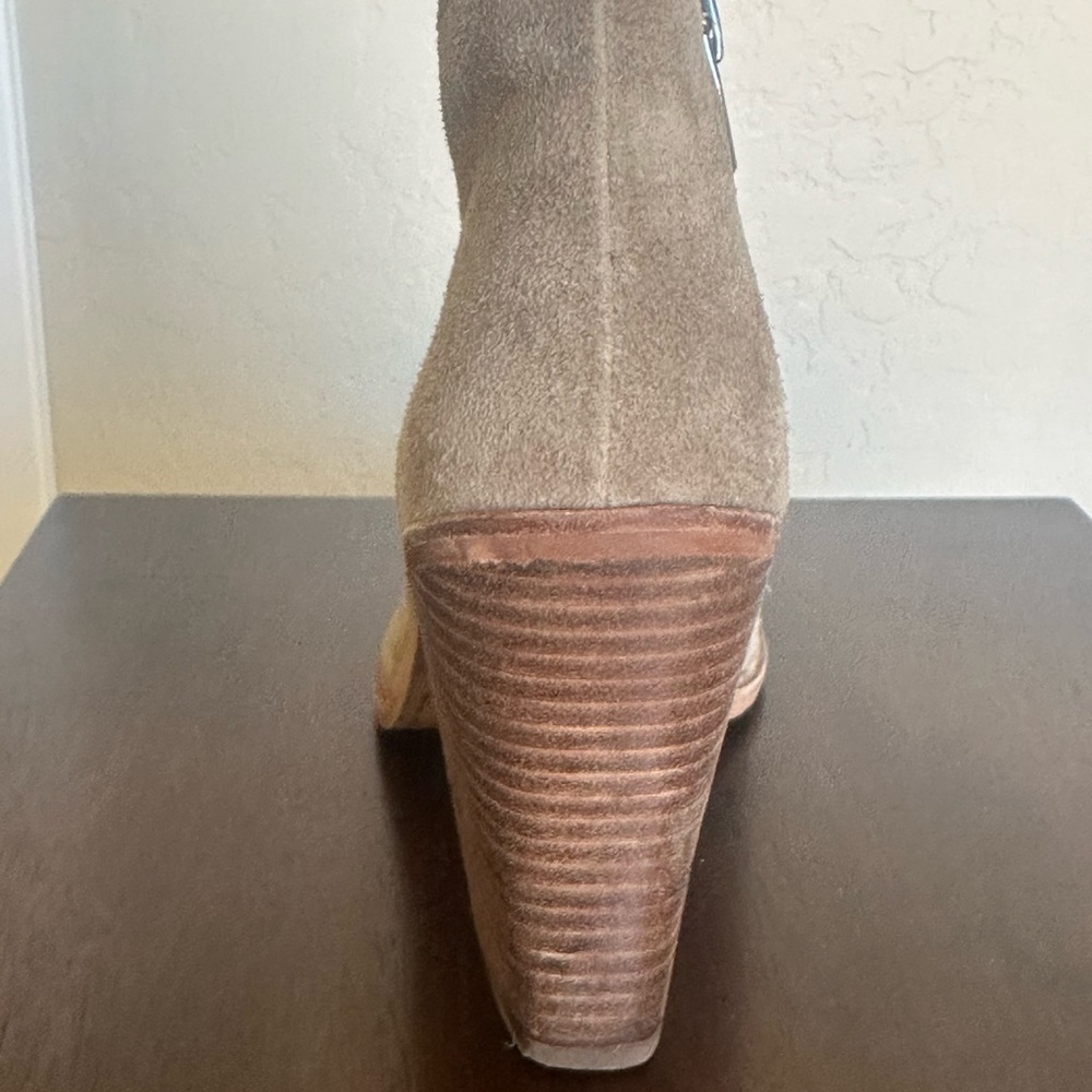 Vince Camuto suede booty - Picture 3 of 6